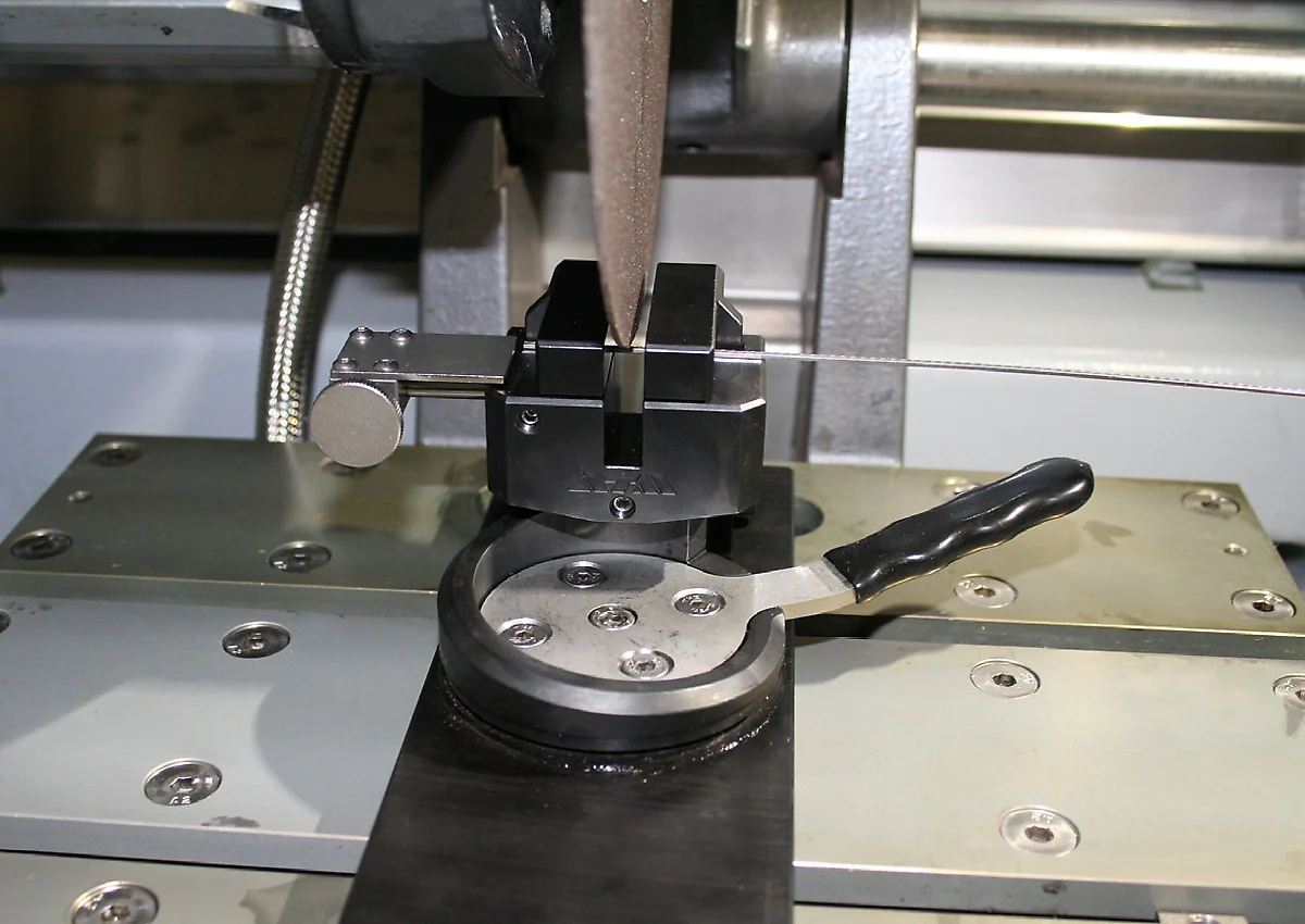 QATM QCUT 250 M Abrasive Cut-off Machine – Ø 90 mm Capacity | Manual Wet Sectioning