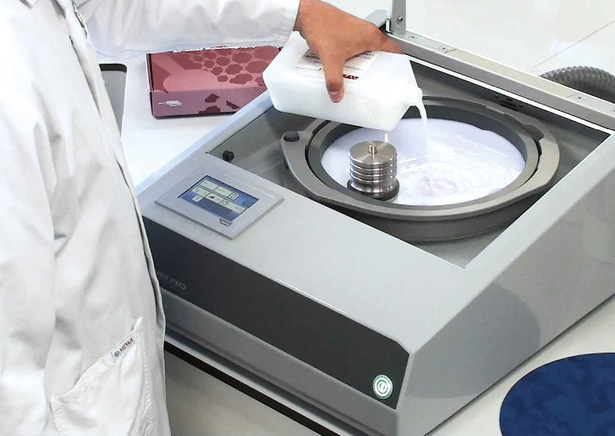 QATM QPOL VIBRO Vibratory Polisher – Deformation-Free Finish for EBSD | Ø 308 mm