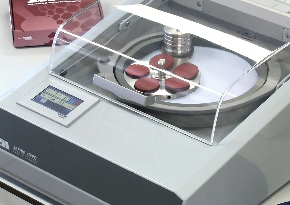 QATM QPOL VIBRO Vibratory Polisher – Deformation-Free Finish for EBSD | Ø 308 mm