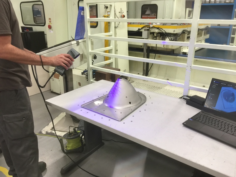 FreeScan Combo 3D laser scanner for sheet metal inspection, high-precision scanning of metal parts