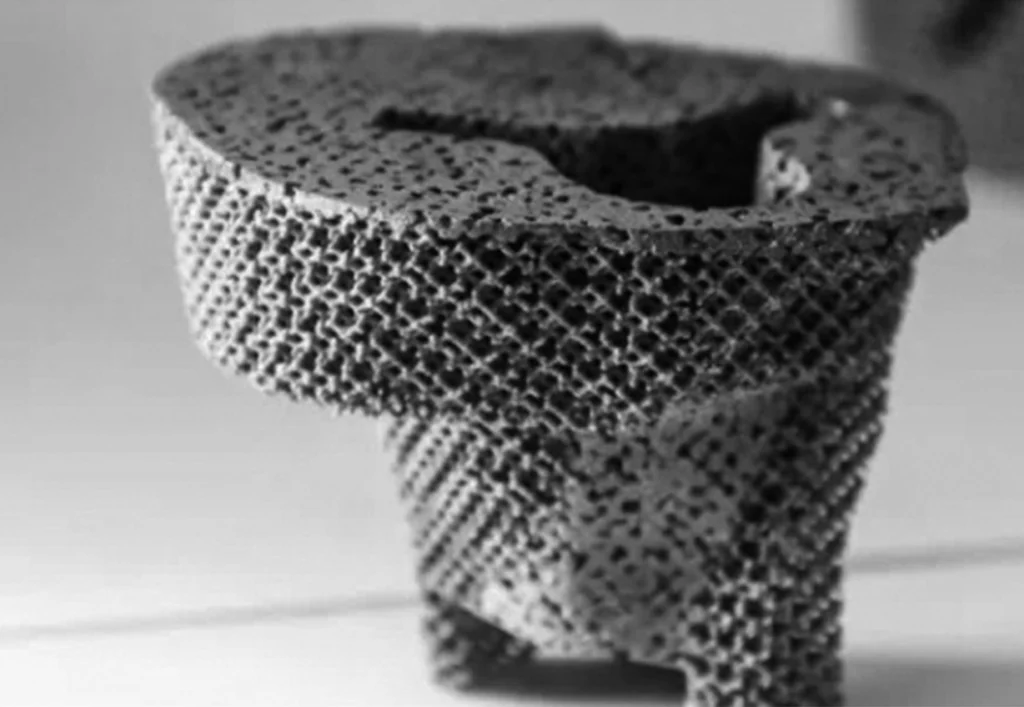 Porous tantalum knee implant with bone-like lattice structure printed on the Farsoon FS273M