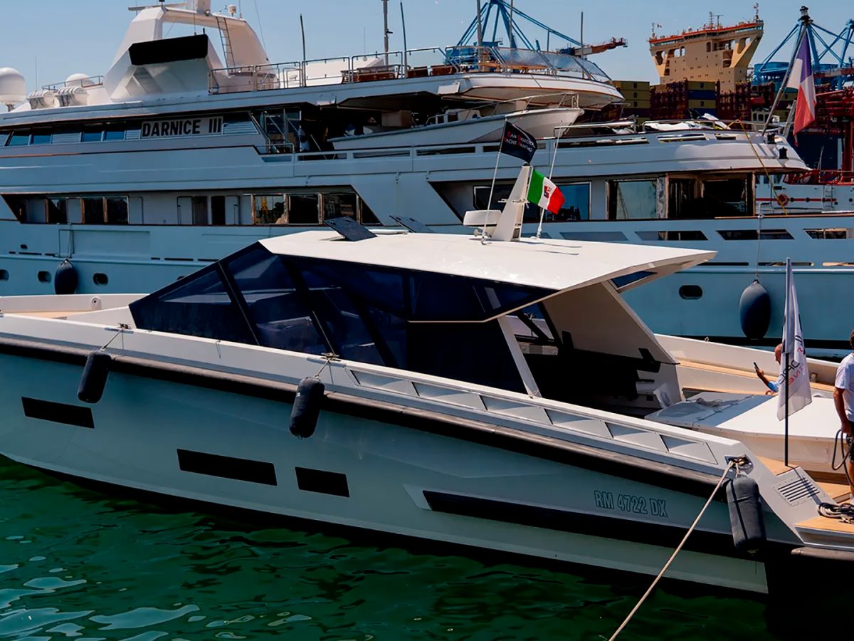Caracol ABS pellets – 3D printed yacht hardtop, large-format additive manufacturing
