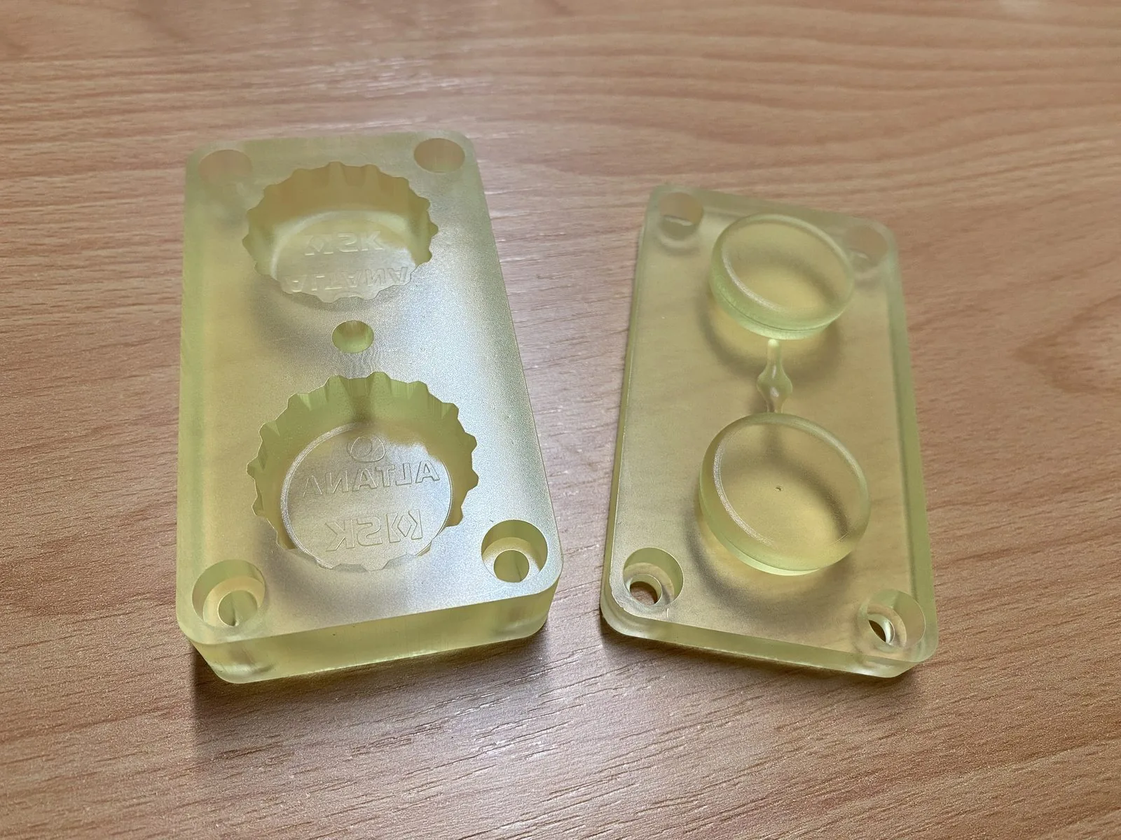 ALTANA Cubic Ink Mold 400 VP 3D-printed two-piece water-breakable injection mold
