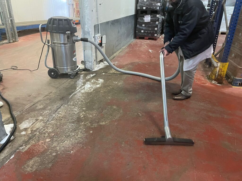 Delfin MTL 802 WXP wet and dry vacuum recovering liquid in a production area