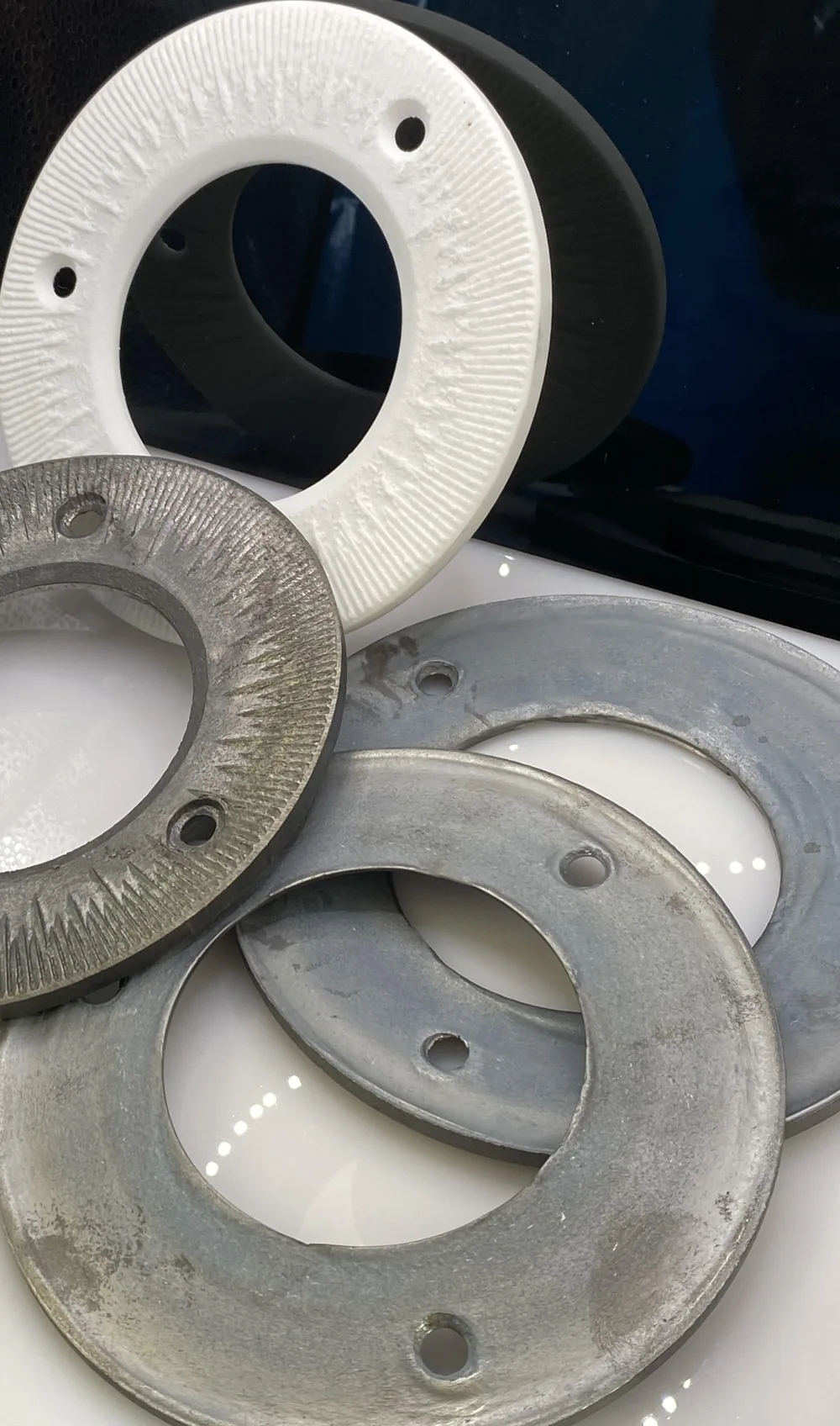 3D printed ceramic grinding discs for a disc mill at Mines Paris Tech, a ceramic filament application