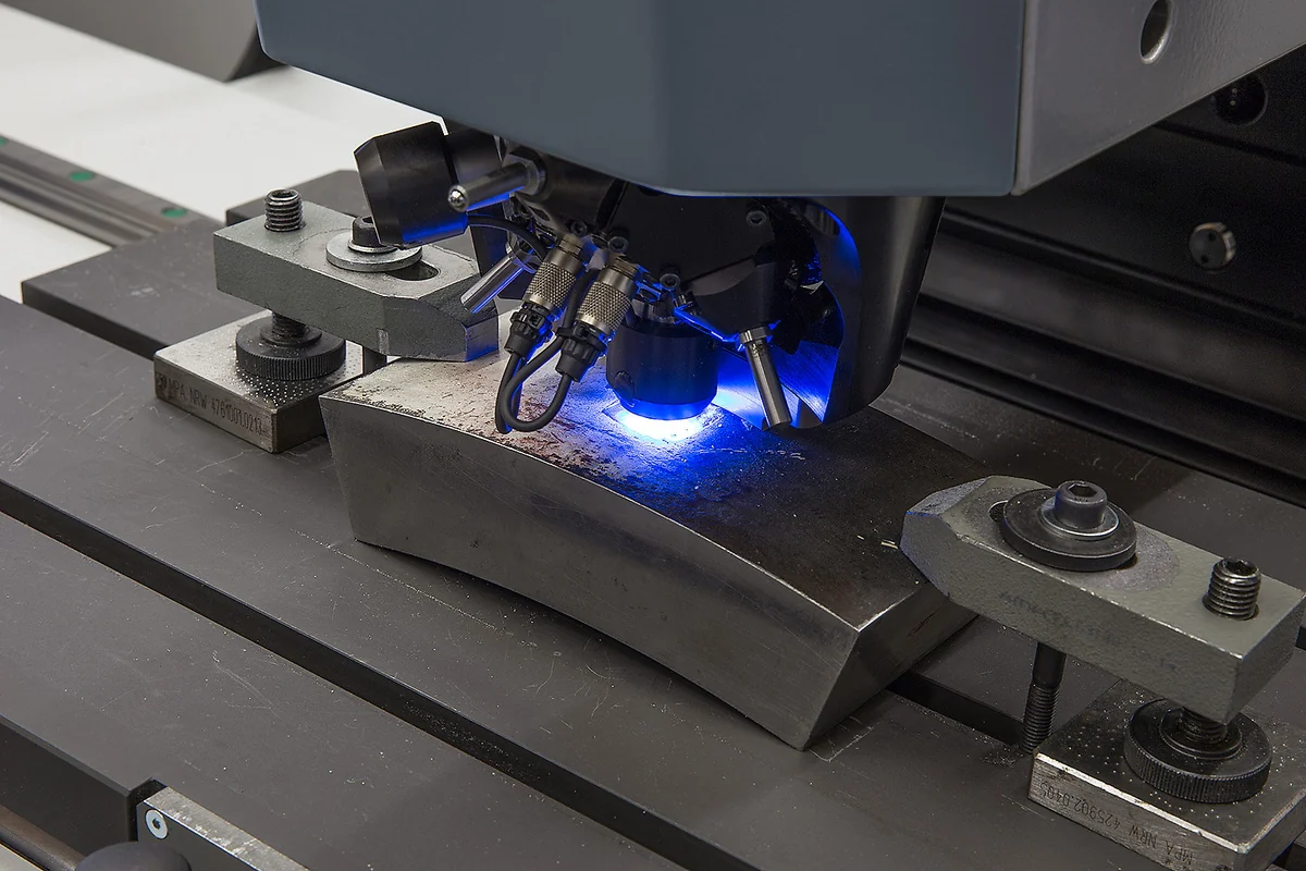 Hardness testing plant with test point preparation