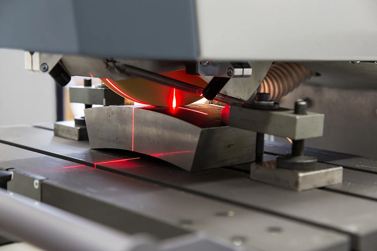 Hardness testing plant with test point preparation