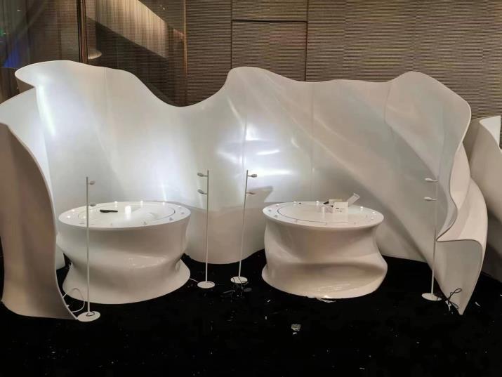 3D printed furniture by FGF 3D Printer white wall and tables