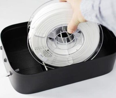 Loading filament into 3D printer using PolyBox dry storage system Polymaker PolyBox Edition II – High-Quality 3D Printer Filament Dry Box