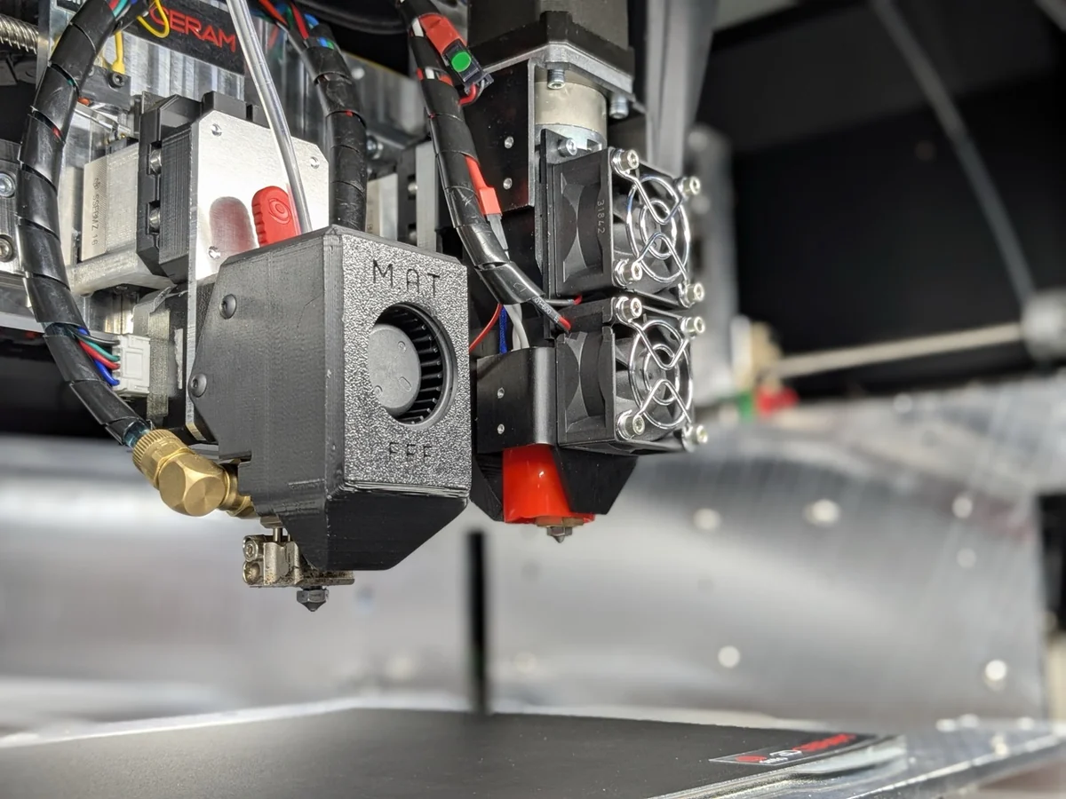 Dual FFF and pellet extrusion print head on the 3DCeram M.A.T.