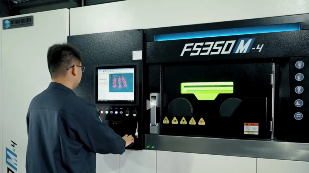 Farsoon FS350M-4 LPBF metal 3D printer - operator at the control panel on a production floor