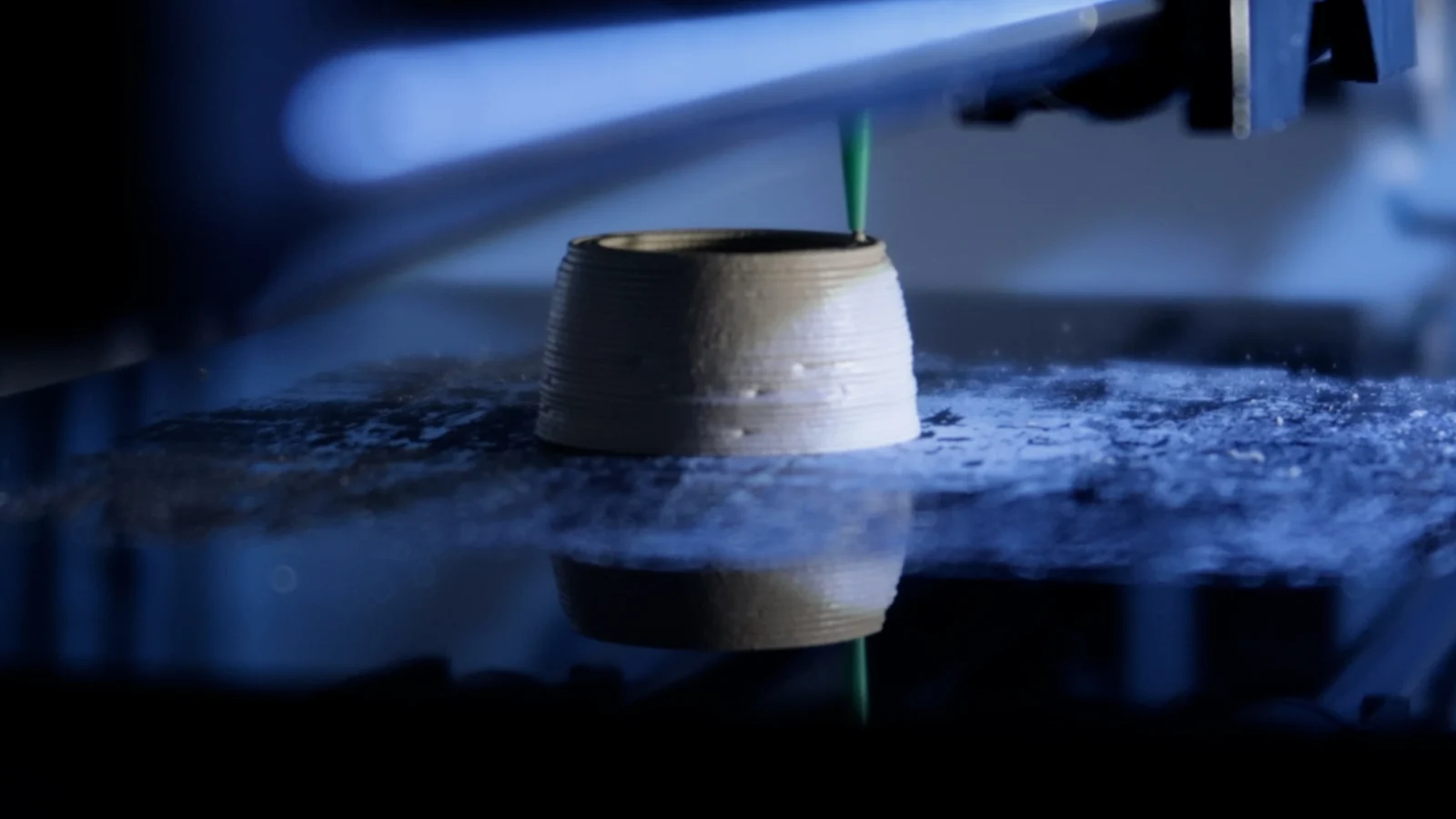 Ceramic paste cup being printed on the Sygnis F-NIS 23151