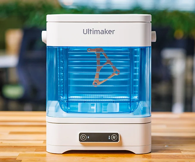 UltiMaker PVA Removal Station dissolving PVA supports up to 4x faster than motionless water